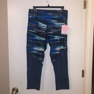 🆕 Marika - Athletic Capri Leggings Blue